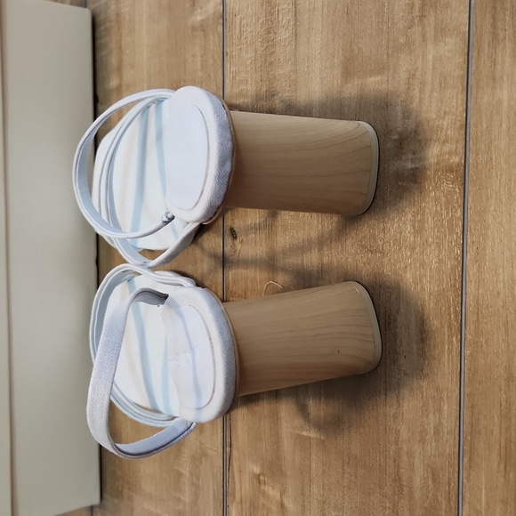 Vince Camuto Imagine periwinkle wooden block heels size 9M New in box linen - Picture 4 of 11